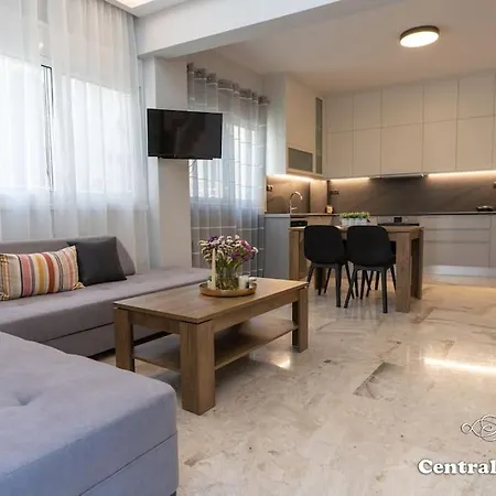 Lux House 公寓 *